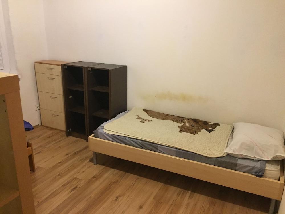 Circle Apartments Ipelska Братислава Экстерьер фото